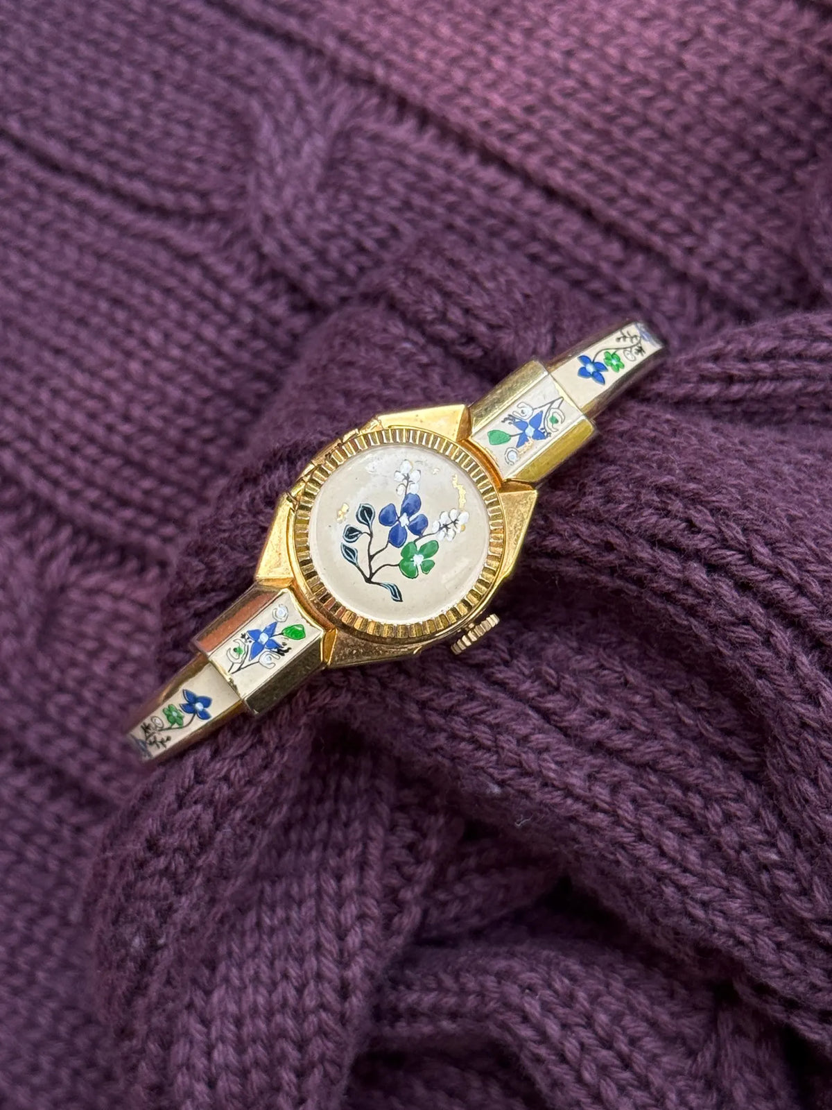 Forget-me-not Vintage peekaboo bangle watch