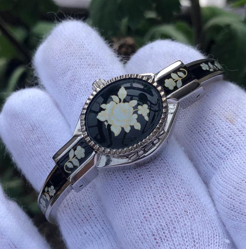 Rose Vintage peekaboo bangle watch